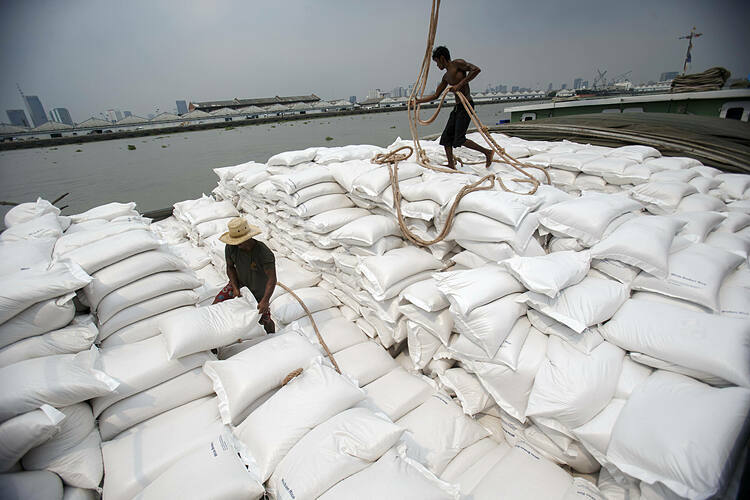 Tổng Cục Hải quan "tố" Bộ Công Thương phớt lờ góp ý về xuất khẩu gạo