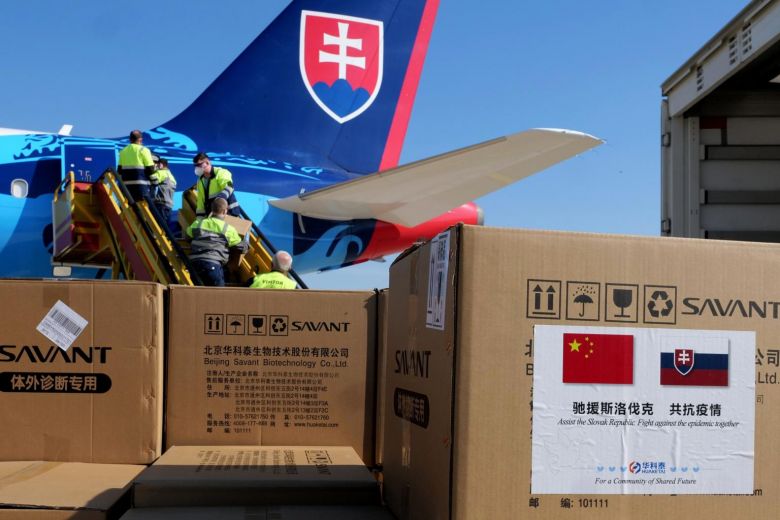Khẩu trang Trung Quốc được chuyển tới Slovakia