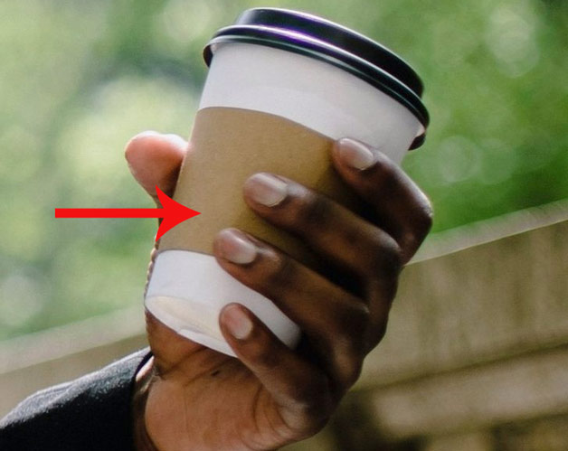 Miếng bìa màu nâu bọc ngoài xung quanh cốc cafe mà chúng ta thường thấy có tên gọi là Zarf