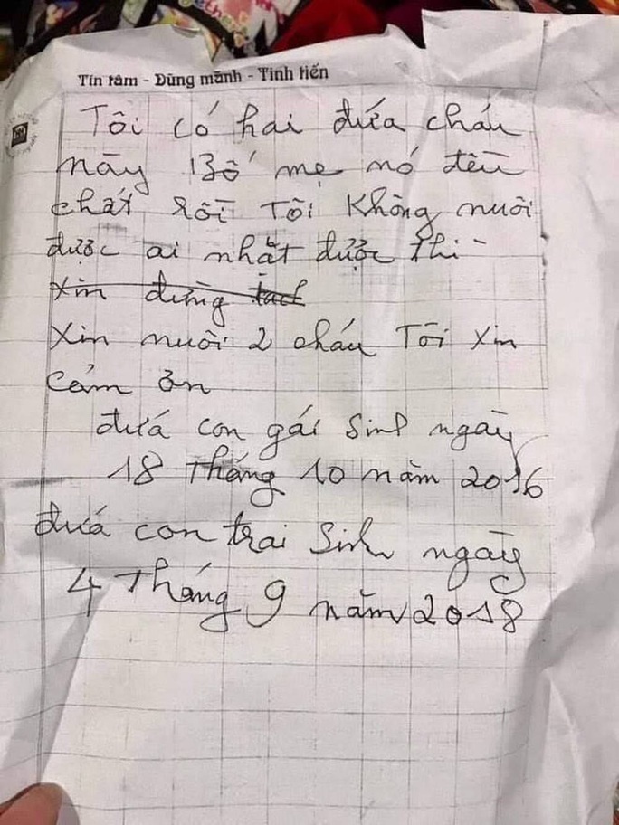 2 cháu bé bị bỏ trên đê giữa trời lạnh kèm dòng chữ bố mẹ đều đã chết, nhờ nuôi hộ - Ảnh 2.