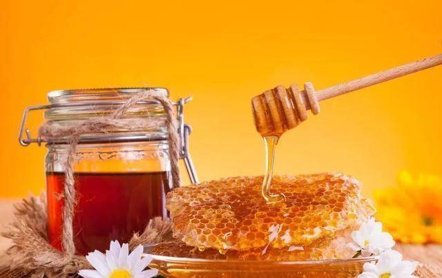 Uống 1 cốc nước mật ong vào buổi sáng giúp kéo dài tuổi thọ nhưng nếu phạm phải 4 sai lầm này thì chỉ gây họa thêm cho cơ thể mà thôi - Ảnh 4.