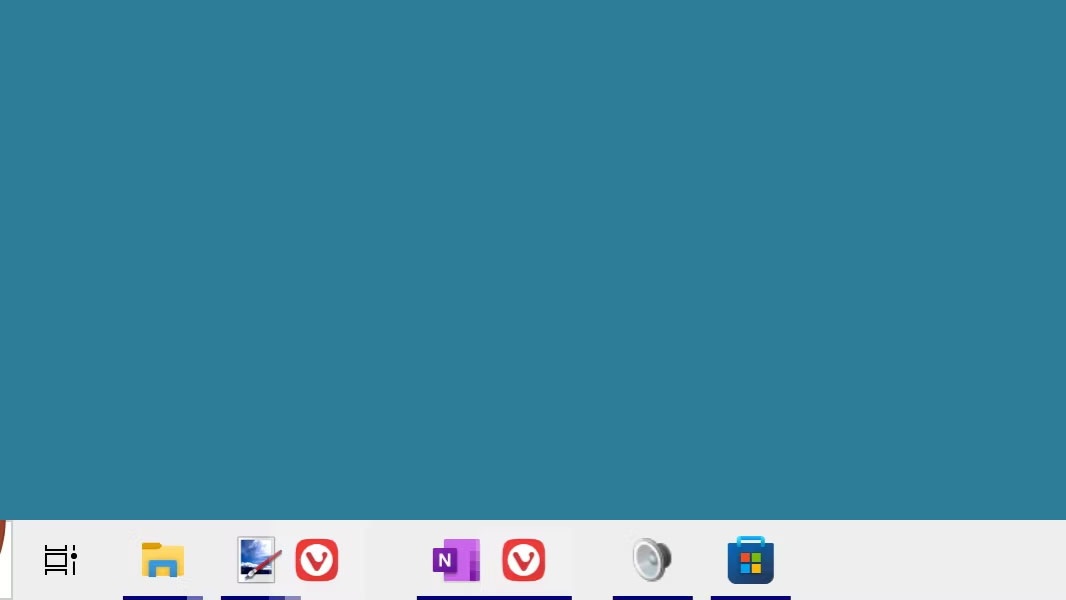 Các biểu tượng trên thanh tác vụ chụm lại trong Windows 11